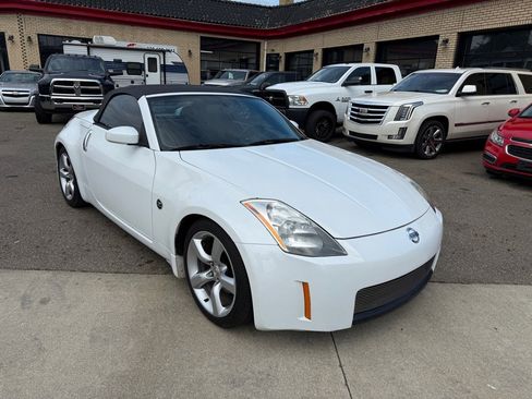 Used 2004 Nissan 350Z Touring image 19