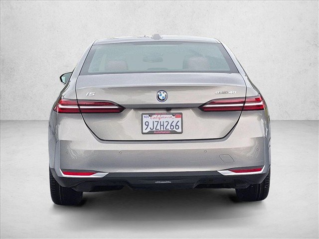 Used 2024 BMW i5 eDrive40i w/ Premium Package RWD image 7