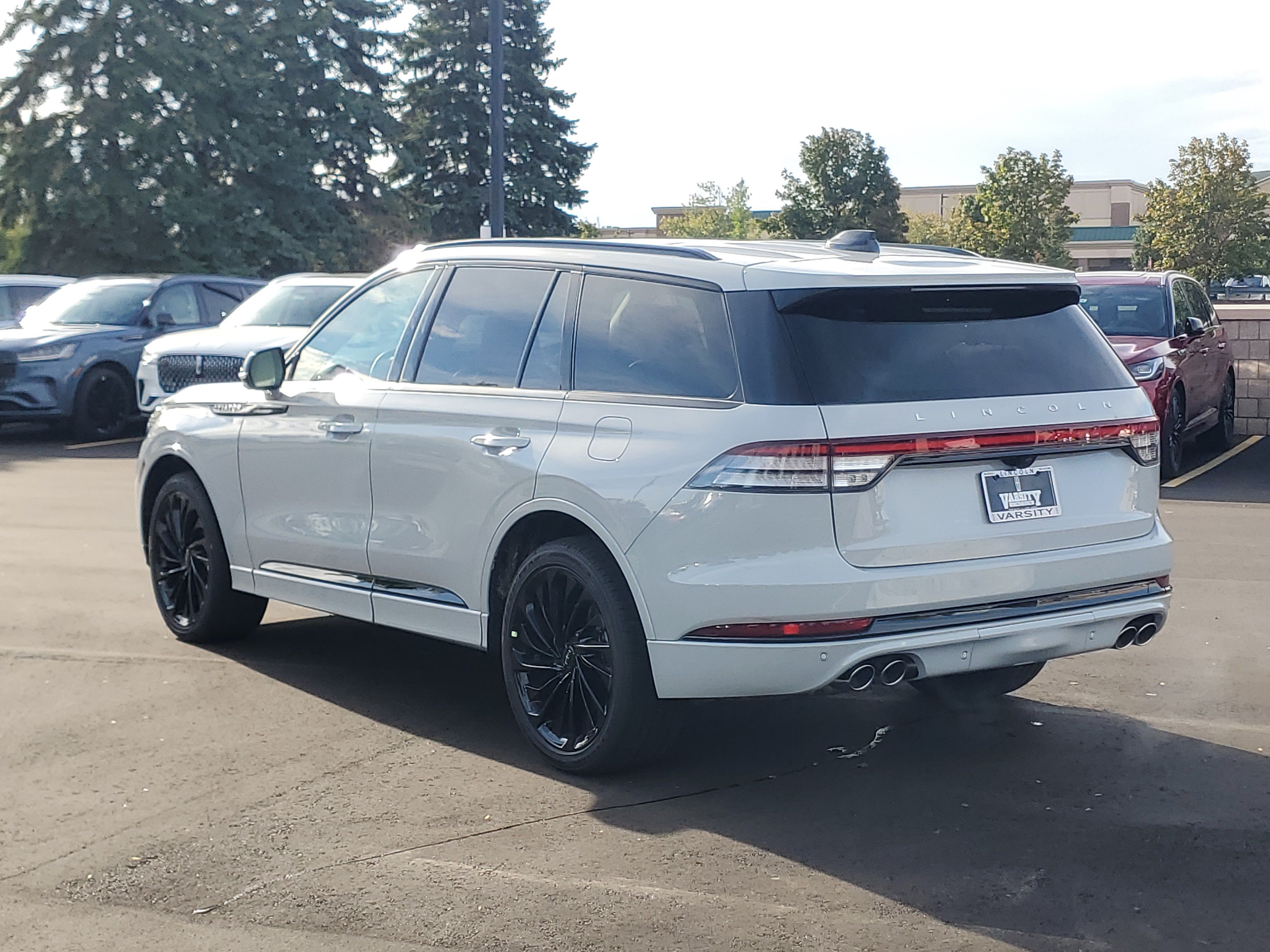 New 2027 Lincoln Aviator Reserve AWD/4WD image 3