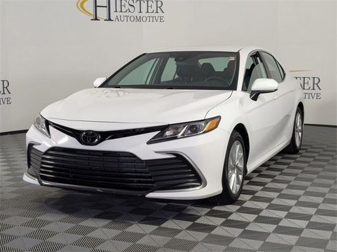Used 2024 Toyota Camry LE image 4