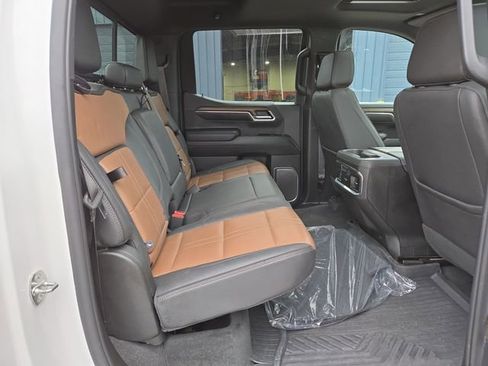 Used 2024 Chevrolet Silverado 1500 High Country w/ Technology Package AWD/4WD image 38