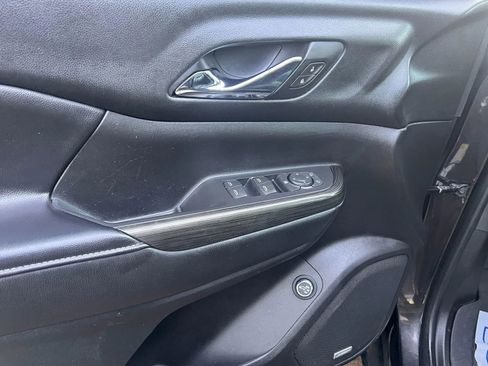 Used 2018 GMC Acadia SLT w/ LPO, Floor Liner Package FWD image 12
