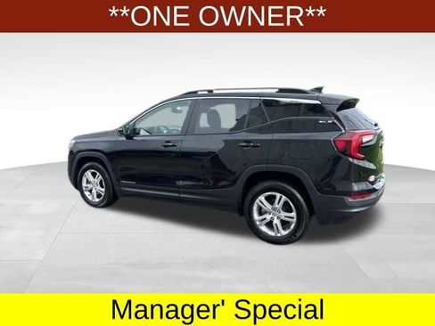 Used 2024 GMC Terrain SLE w/ Driver Convenience Package FWD image 4