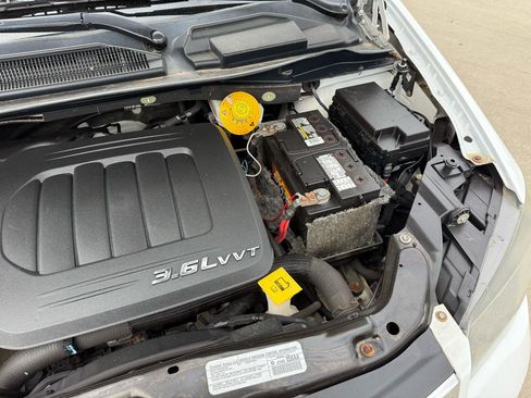 Used 2014 Chrysler Town & Country S image 35