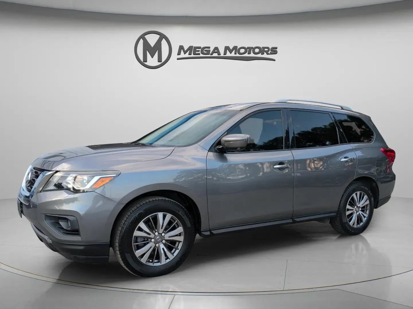 Used 2020 Nissan Pathfinder SL FWD image 2