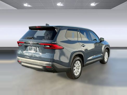 Used 2024 Toyota Grand Highlander XLE image 9