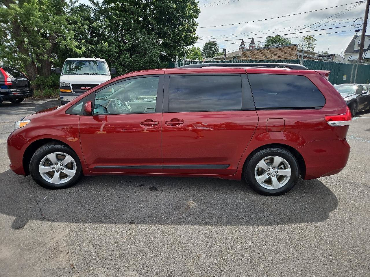 Used 2011 Toyota Sienna LE FWD image 6