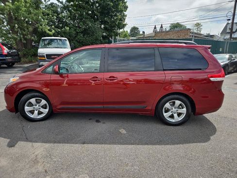 Used 2011 Toyota Sienna LE FWD image 6