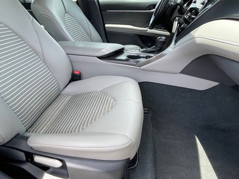 Used 2023 Toyota Camry SE image 10