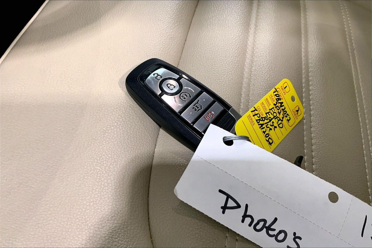Used 2023 Ford Edge SEL w/ Convenience Package AWD/4WD image 10