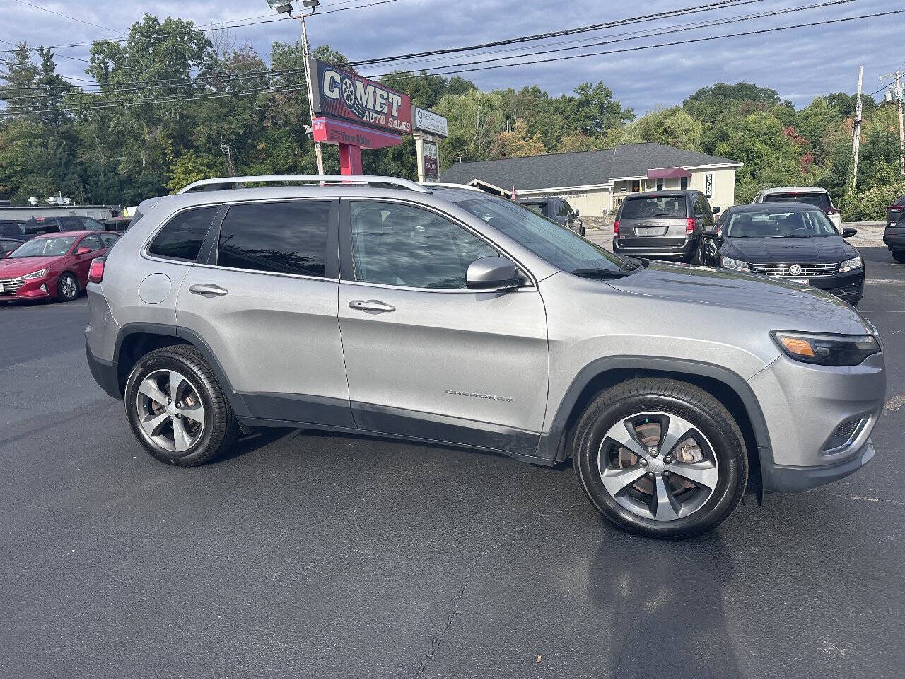 Used 2019 Jeep Cherokee Limited AWD/4WD image 2