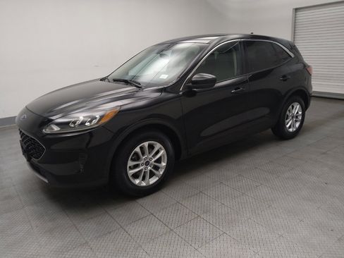 Used 2020 Ford Escape SE FWD image 2
