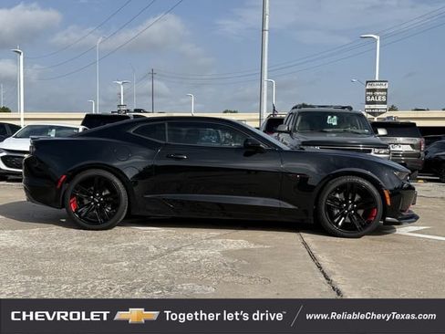 Used 2022 Chevrolet Camaro LT RWD image 5