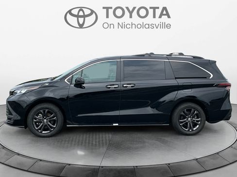 Used 2024 Toyota Sienna XLE Woodland Edition AWD/4WD image 2