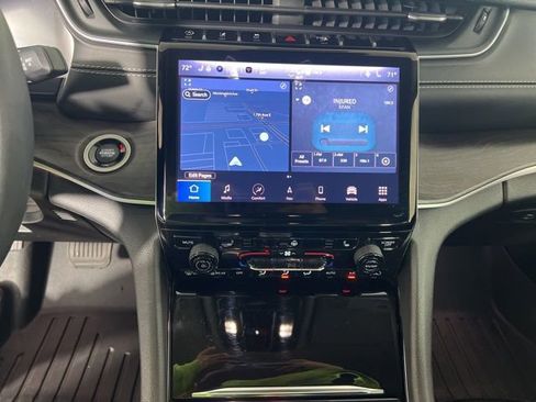 Used 2023 Jeep Grand Cherokee L Limited AWD/4WD image 21