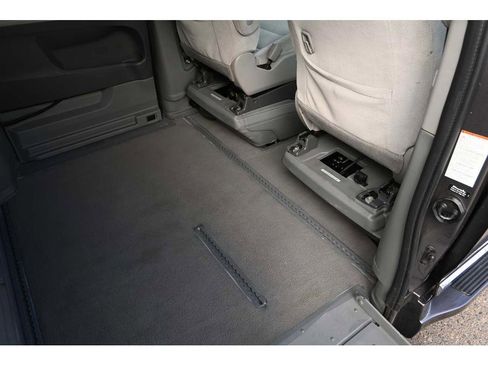 Used 2016 Toyota Sienna LE image 19