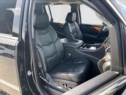 Used 2019 Cadillac Escalade ESV Premium Luxury RWD image 9