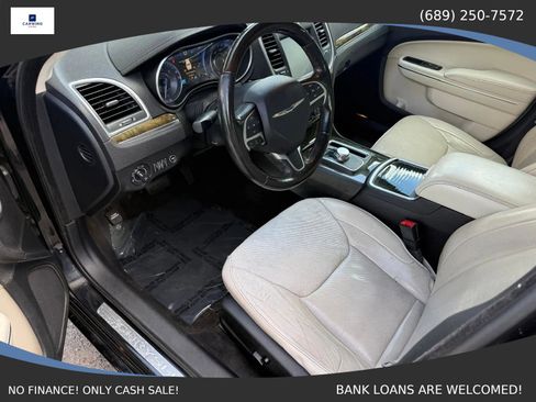 Used 2015 Chrysler 300 C RWD image 9