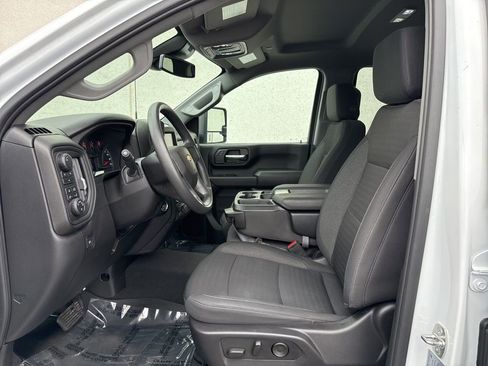 Used 2024 Chevrolet Silverado 2500 Custom w/ Custom Value Package image 12