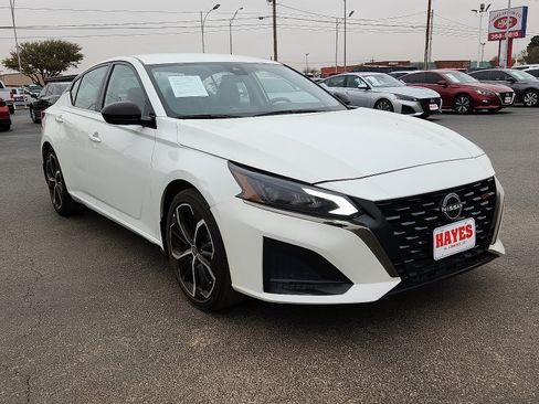 Used 2024 Nissan Altima 2.5 SR FWD image 5