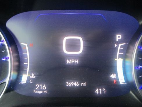 Used 2024 Chrysler Pacifica Touring-L image 13