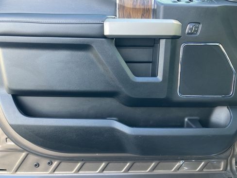 Used 2019 Ford F150 Lariat image 37