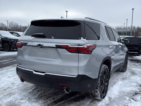 Used 2022 Chevrolet Traverse LT image 5