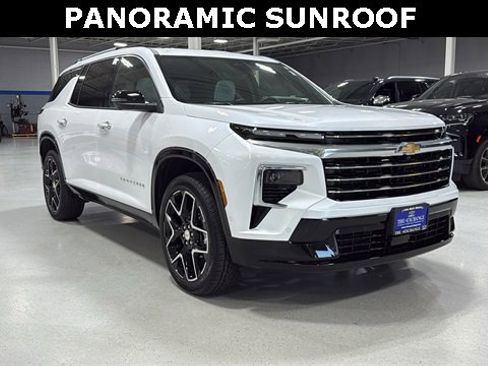 Used 2025 Chevrolet Traverse High Country image 2