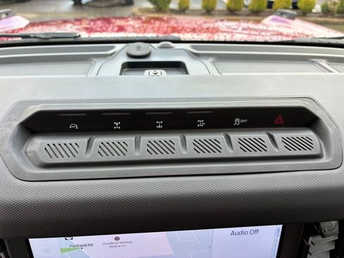 Used 2025 Ford Bronco Badlands image 18