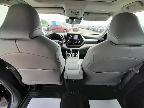 Used 2021 Toyota Highlander XLE AWD/4WD image 43