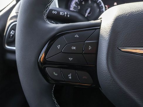 New 2026 Chrysler Pacifica Limited w/ Uconnect Theater Family Group image 28