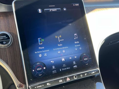 Used 2024 Mercedes-Benz GLC 300 4MATIC image 16