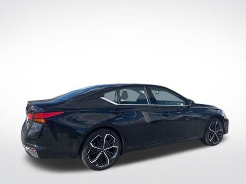 Used 2023 Nissan Altima 2.5 SR image 3