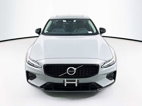 Used 2025 Volvo S60 B5 Core image 6