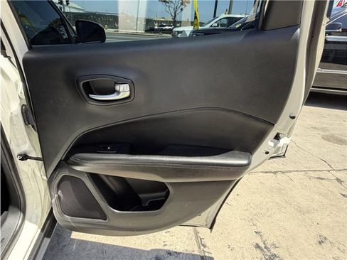 Used 2019 Jeep Compass Latitude FWD image 26
