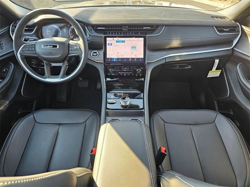 New 2025 Jeep Grand Cherokee L Limited w/ Black Appearance Package image 9