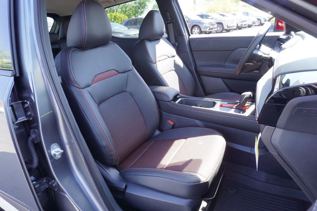 Certified 2025 Nissan Kicks SR FWD image 12