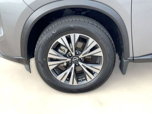 Used 2023 Nissan Rogue SV image 12