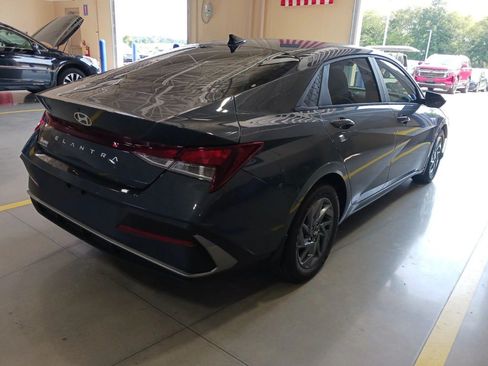 Used 2024 Hyundai Elantra SEL FWD image 4