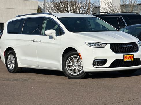 Used 2021 Chrysler Pacifica Touring-L image 2
