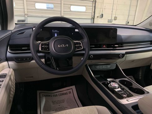 New 2026 Kia Carnival EX image 4