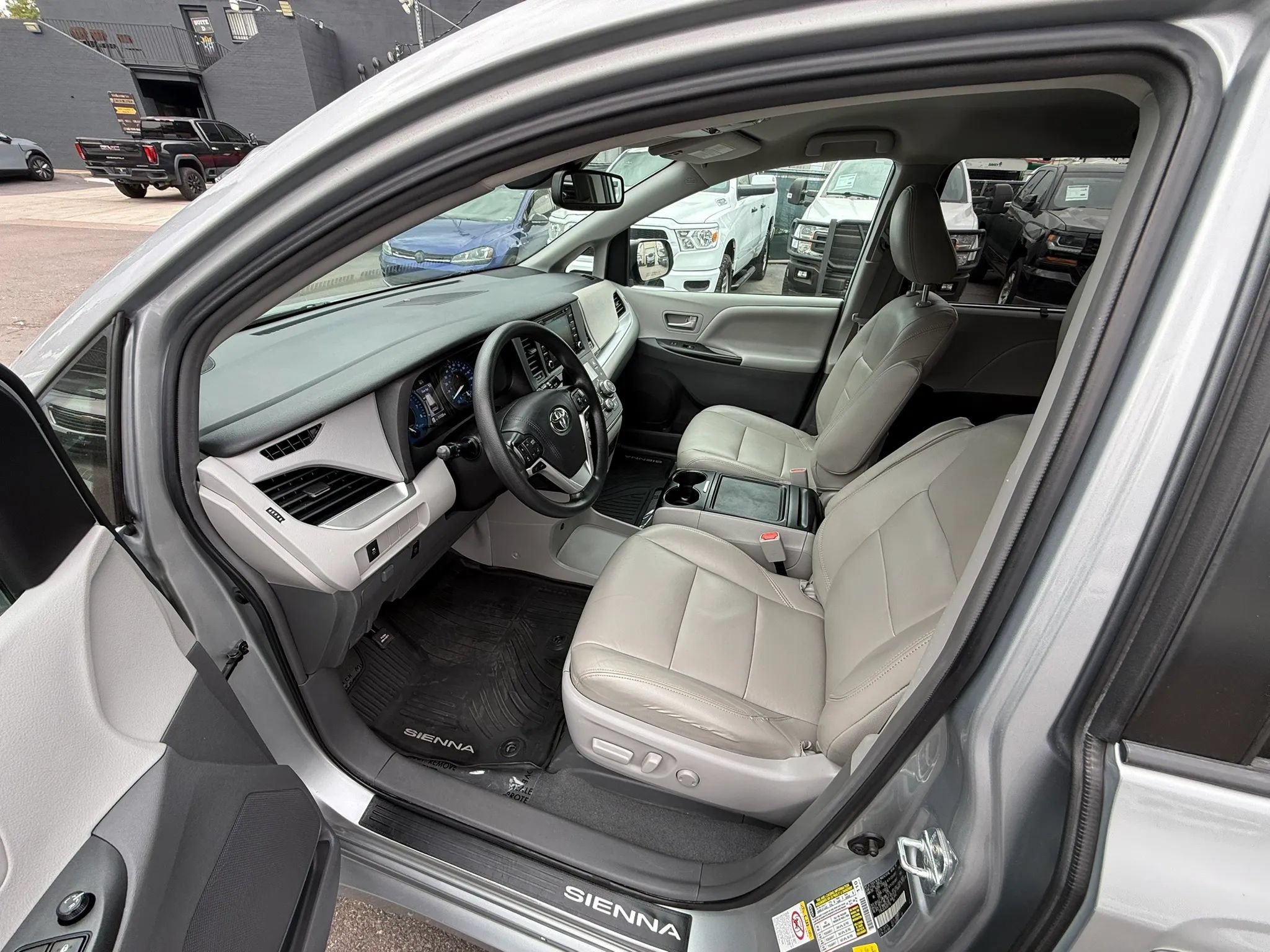 Used 2019 Toyota Sienna LE FWD image 12