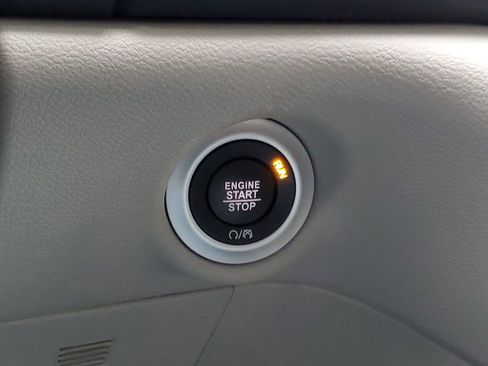 Used 2024 Chrysler Pacifica Touring-L FWD image 21