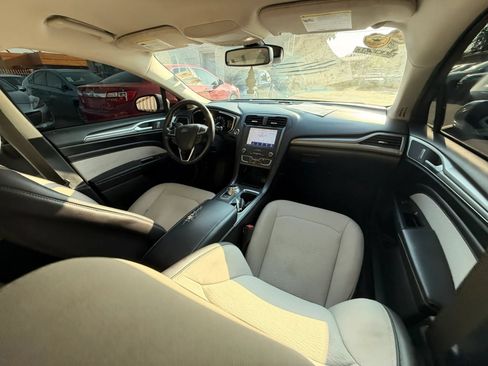 Used 2020 Ford Fusion SE w/ Equipment Group 151A FWD image 27