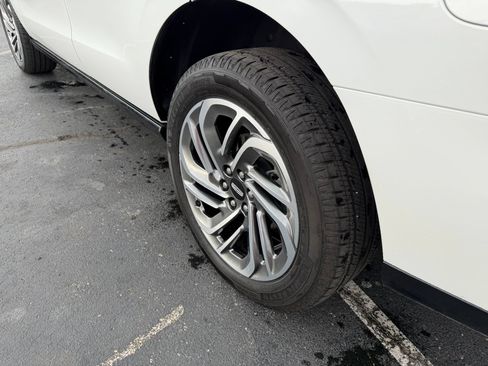 Used 2025 Lincoln Navigator Reserve AWD/4WD image 11