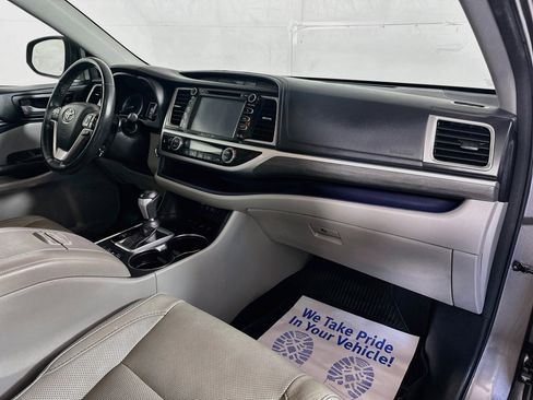 Used 2017 Toyota Highlander Limited Platinum AWD/4WD image 30