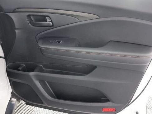 Used 2025 Honda Passport TrailSport image 29