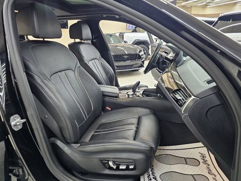 Used 2019 BMW 530e w/ Premium Package image 21