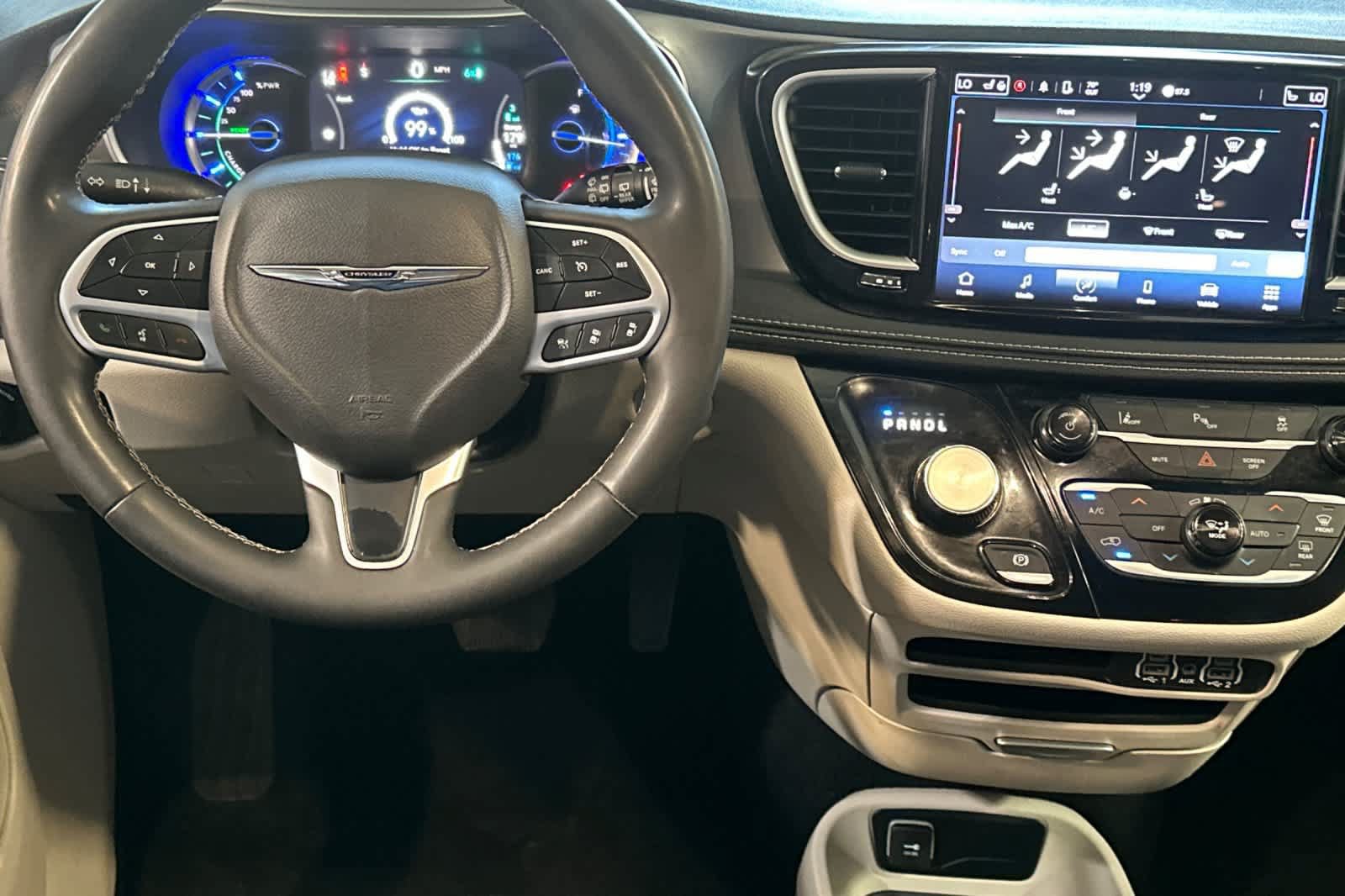 Used 2023 Chrysler Pacifica Touring-L FWD image 21
