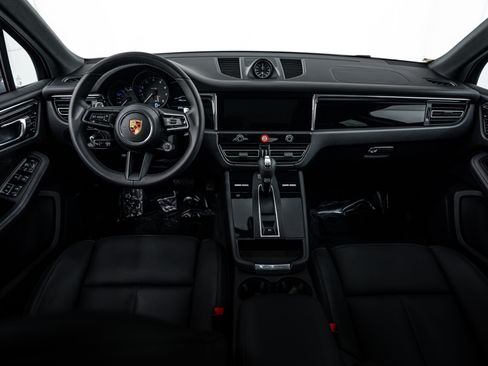 Certified 2026 Porsche Macan image 12